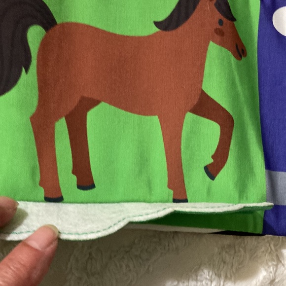 Play land, activity cloth, and like new condition - Picture 4 of 10